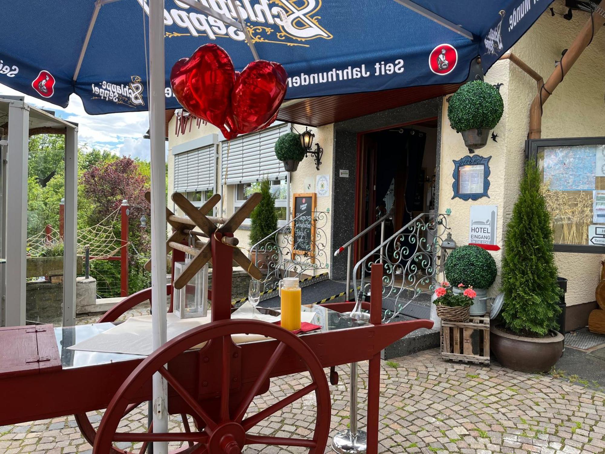 Hotel-Restaurant Berghof Johannesberg Екстериор снимка